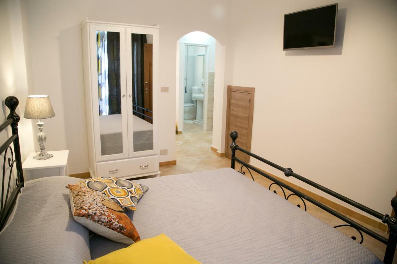Lolita Holidays Giardini Naxos Luaran gambar